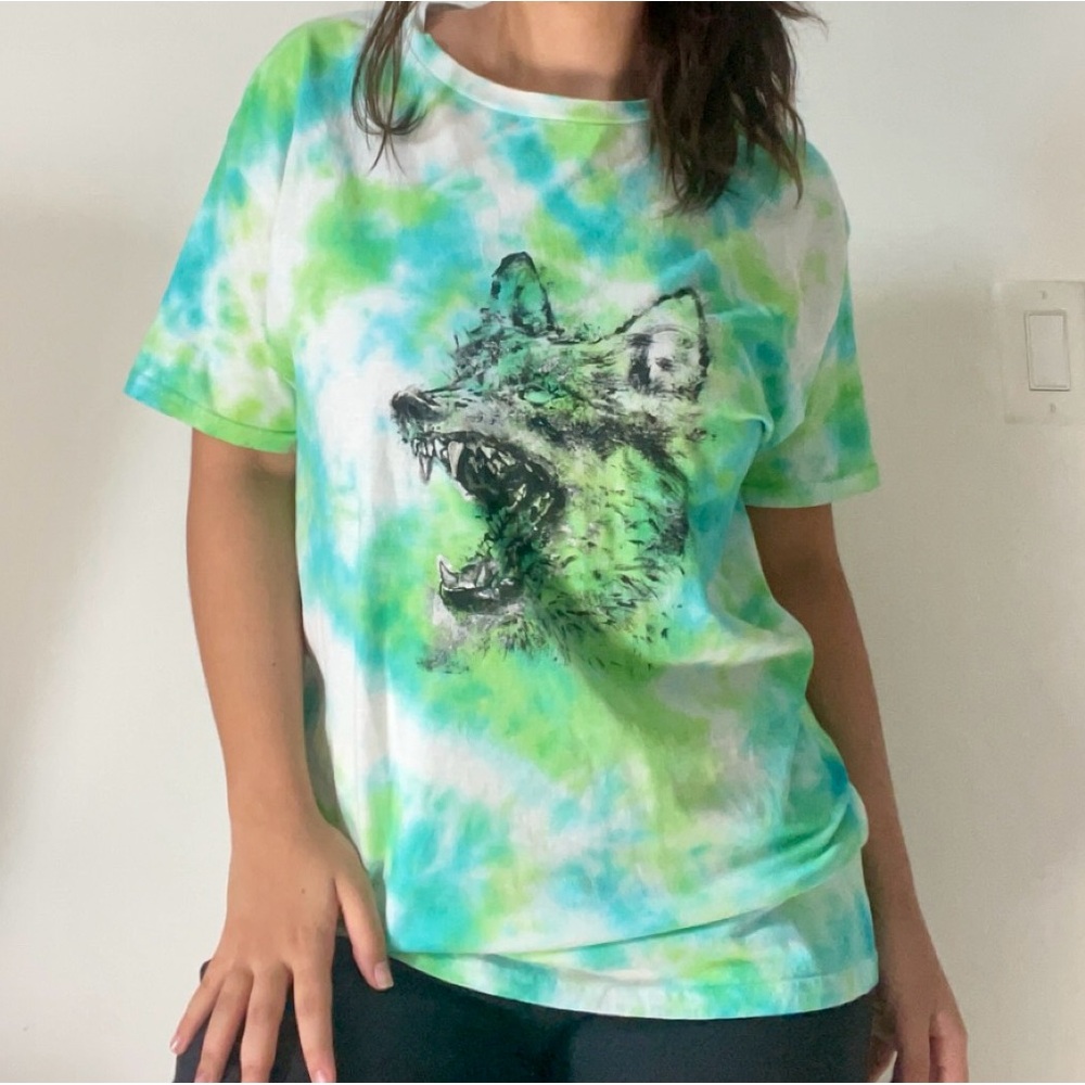 Tie-Dye T-shirt with Wolf Head Design Size L